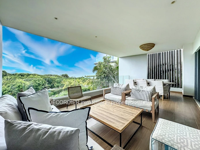 Elegant furnished flat with sea view in Saint Antoine