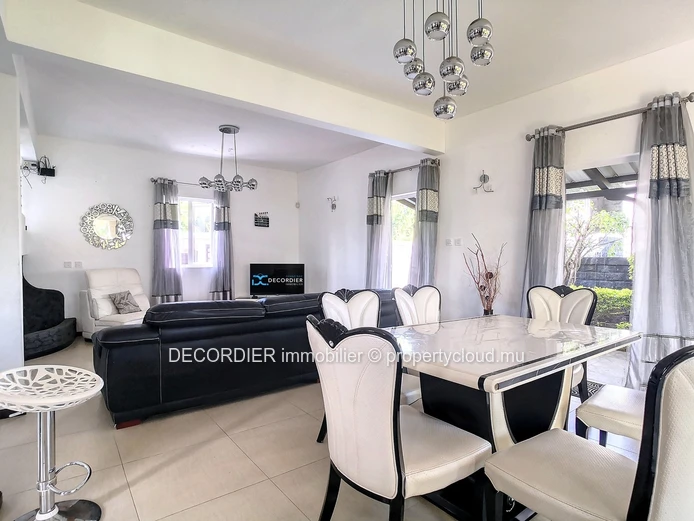 Maison individuelle avec piscine