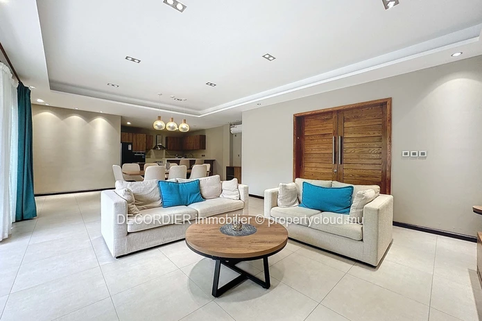 Contemporary villa in a secure residence