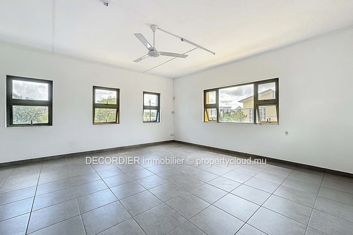Beautiful Property for Rent – Ideal for Residential or Commercial Use