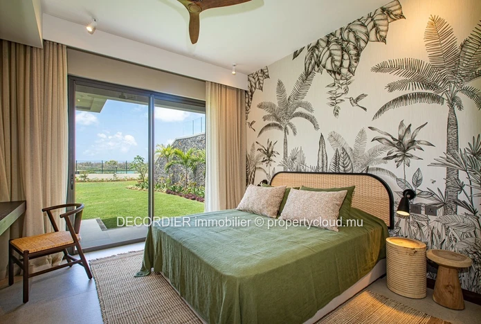 Splendid beachfront villa offering immediate access to the lagoon.