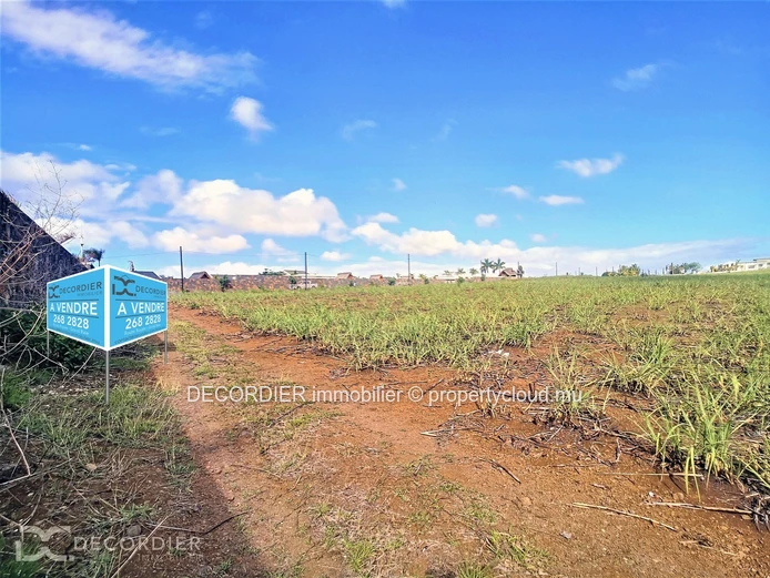 Magnificent land for real estate development / investor