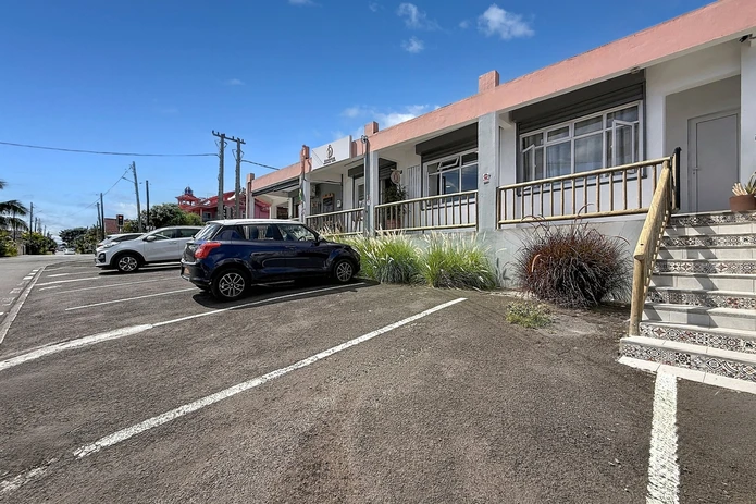 Commercial space for rent – Roches Brunes