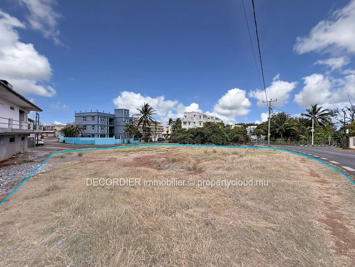 For sale – Residential and commercial land in Pointe aux Piments.
