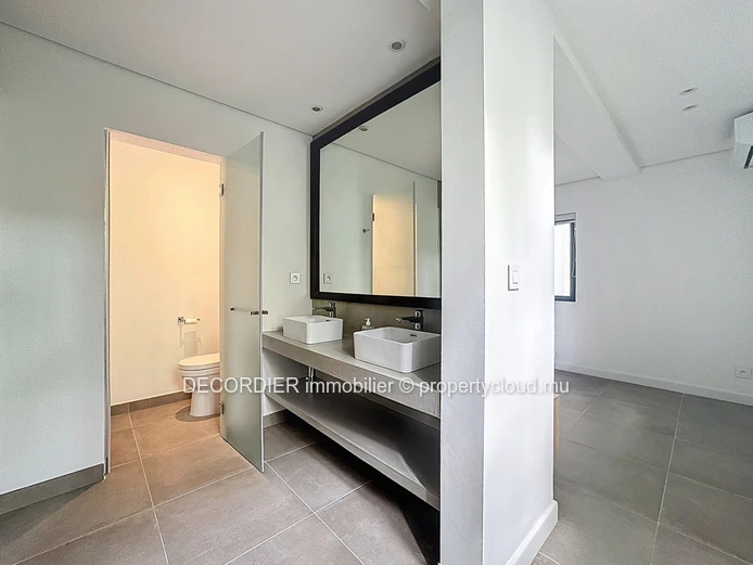 Magnifique appartement de type duplex situé à Pointe aux Cannoniers
