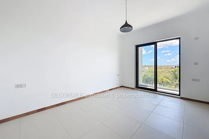 Penthouse situé dans un complexe avec ascenceur et piscine commune