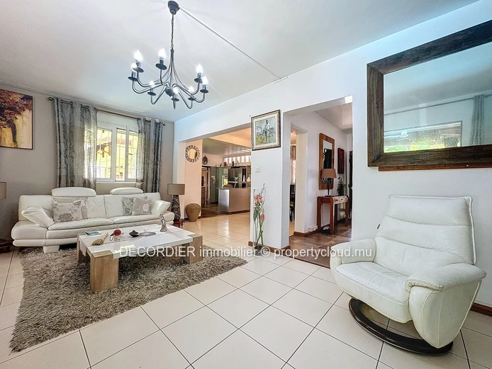 Maison contemporaine avec piscine et jardin - Accessible aux étrangers