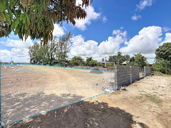 Your future residential project on a spacious plot (Sole Mandate)