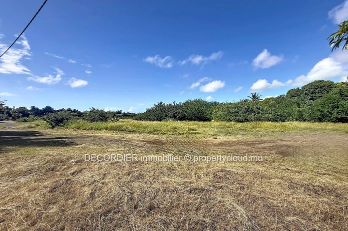 Land near the beach – Pereybère