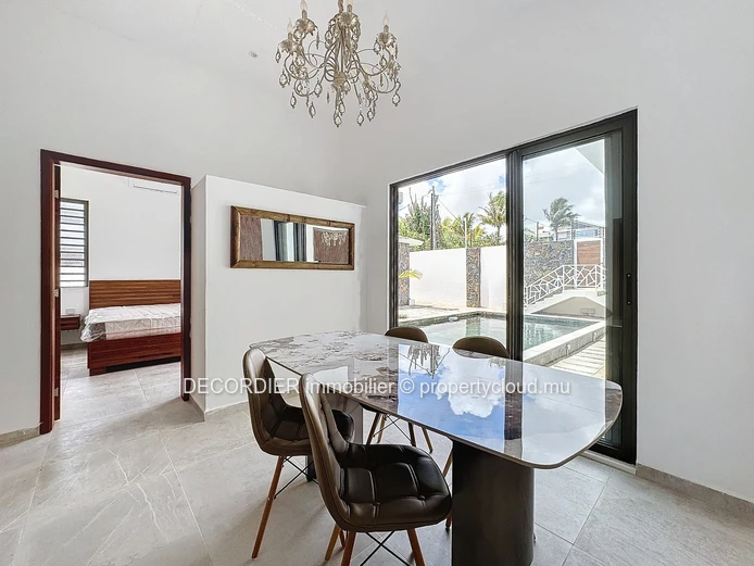Detached house with swimming pool