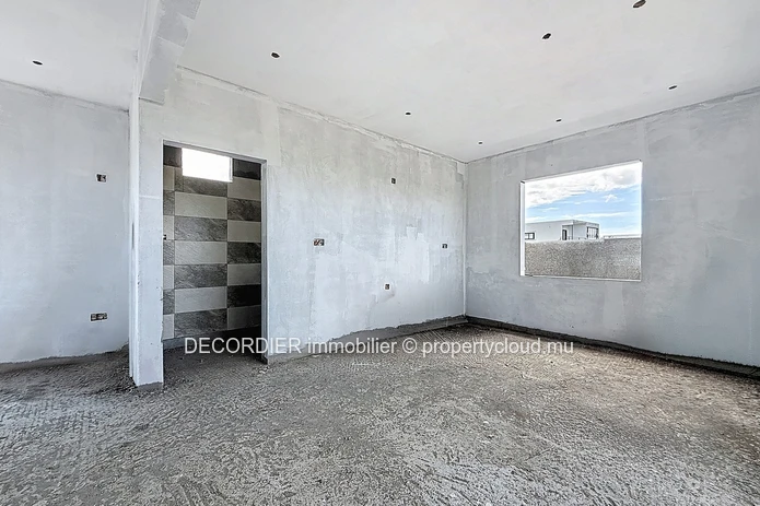 For Sale – Modern House with Swimming Pool