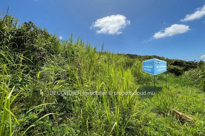 Residential land for sale in Crève-Cœur.