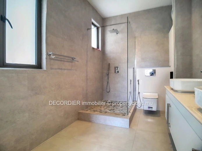 Appartement situé dans une résidence sécurisée accessible aux étrangers