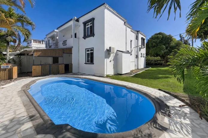 House for Rent with Private Pool – Bain Bœuf