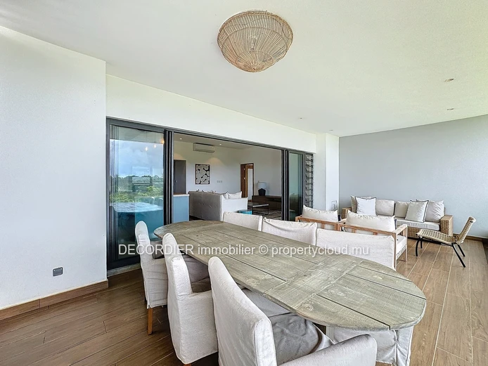 Elegant furnished flat with sea view in Saint Antoine