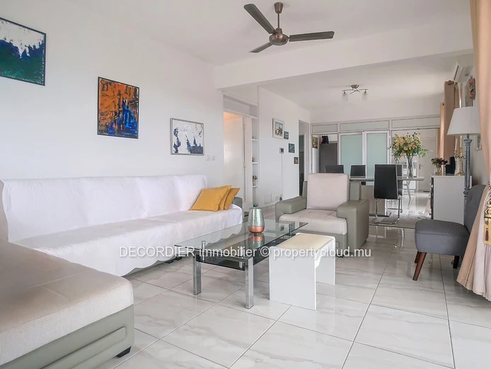 Penthouse located in a secure residence with a sea view rooftop