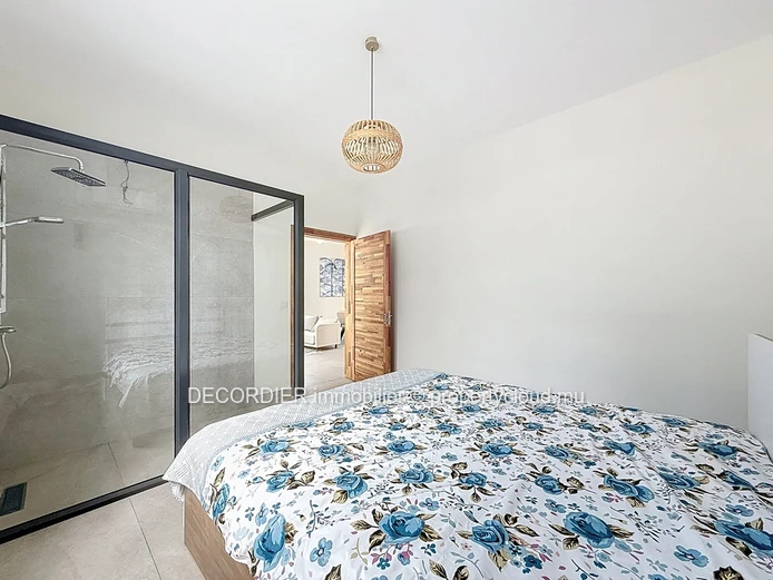 Villa contemporaine avec piscine dans un cadre paisible – Vente sur plan