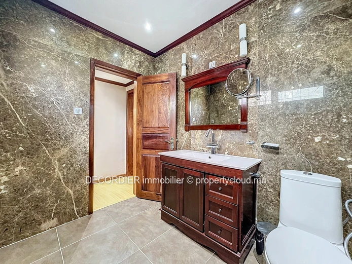 Maison contemporaine avec piscine et jardin - Accessible aux étrangers