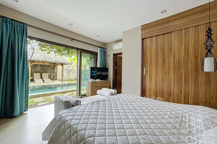 Contemporary villa in a secure residence