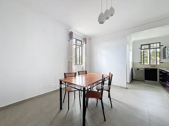 Beautiful Modern Villa – 230 m² in Pereybere – Secure Residence with Pool (Sole Mandate)