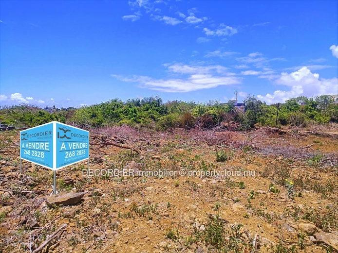 Residential land 10 minutes from the beach