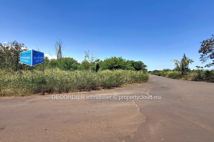 Residential Lot of 3 Arpents for Sale – Balaclava