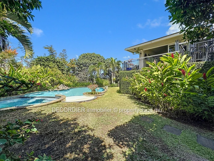 Magnifique villa à étage situé dans une résidence