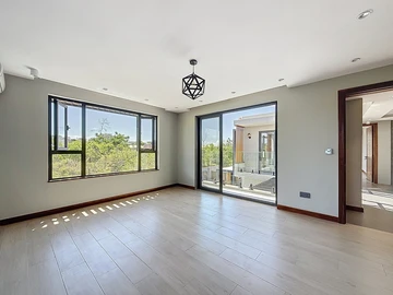 6 Bedroom House