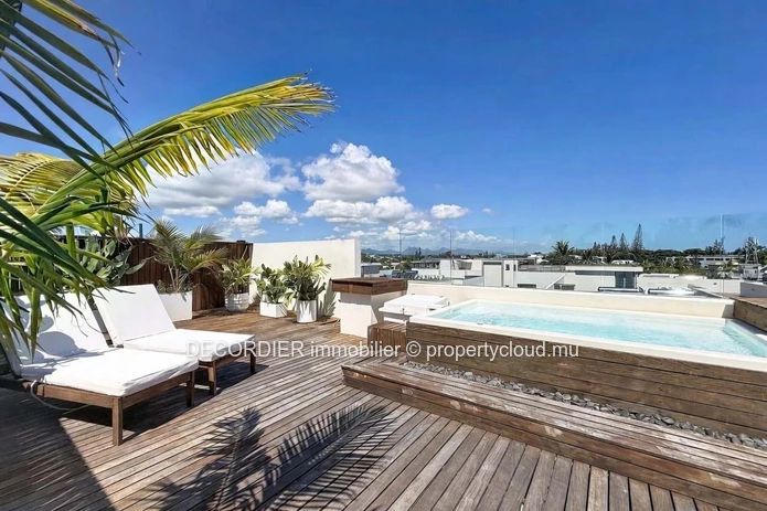 Penthouse with Lagoon View and Private Pool