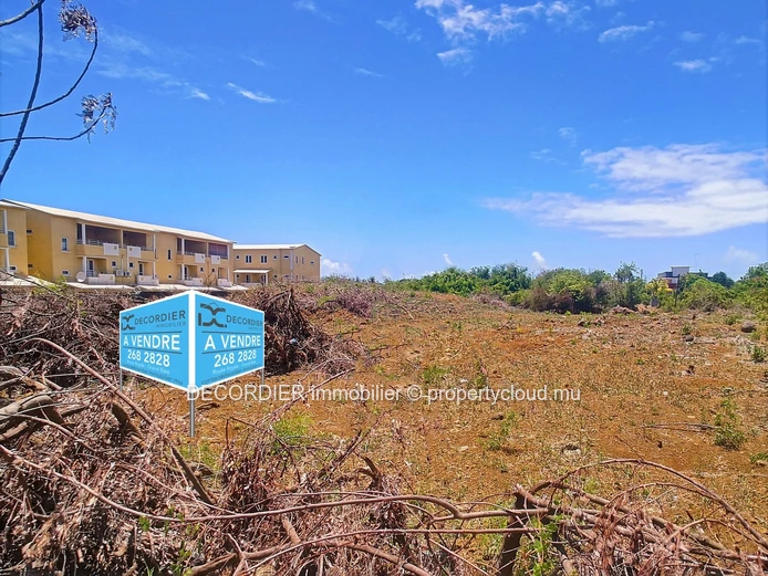 Residential land 10 minutes from the beach