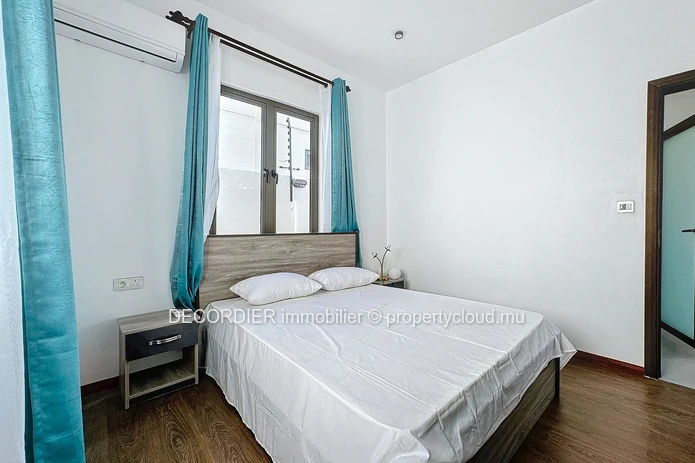 New single storey house with swimming pool and garden