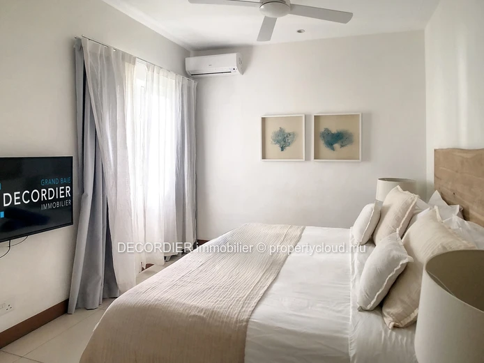 Ground floor apartment in front of the sea