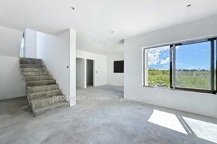 Opportunité Unique – Maison Inachevée À Vendre