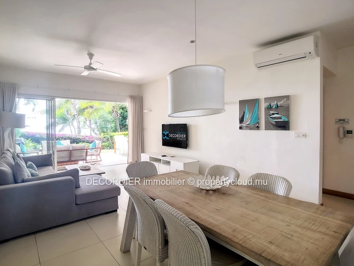 Ground floor apartment in front of the sea
