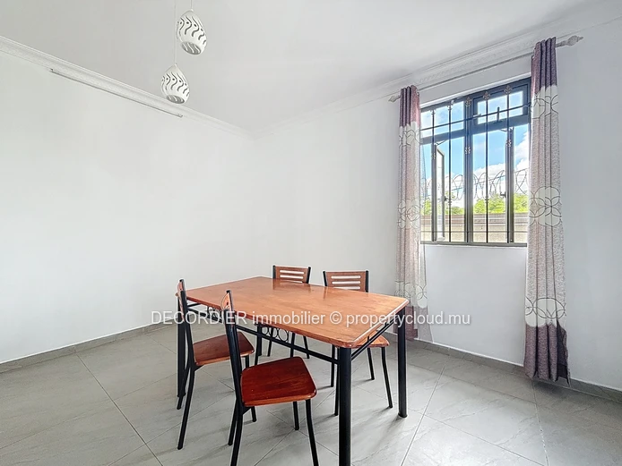 Beautiful Modern Villa – 230 m² in Pereybere – Secure Residence with Pool (Sole Mandate)