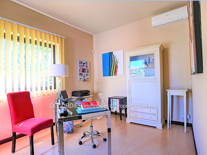 Grand Gaube, située dans un quartier résidentiel calme, splendide villa