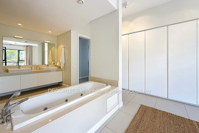 Penthouse - accès plage privée