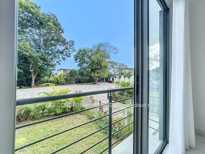 Apartment located in a secure residence accessible to foreigners