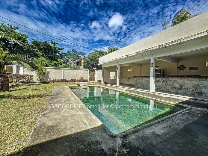 Large detached house with swimming pool and garden