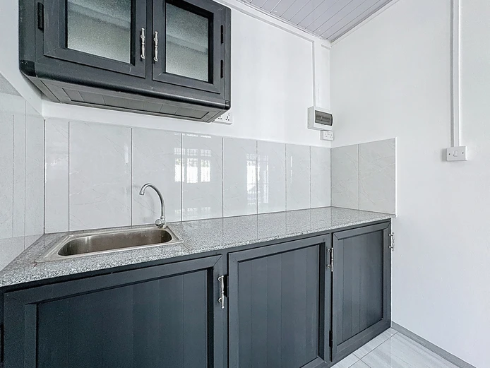 For rent – Commercial building with 4 units in Grand-Baie