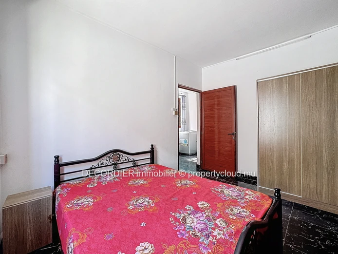 Maison à étage de 4 chambres avec piscine