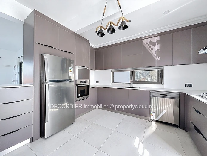 Stunning new house with swimming pool and garden