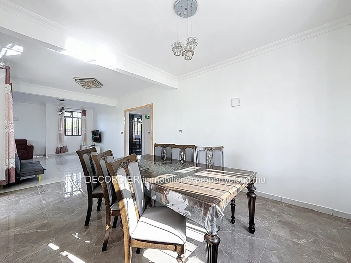 Beautiful Modern Villa – 230 m² in Pereybere – Secure Residence with Pool (Sole Mandate)