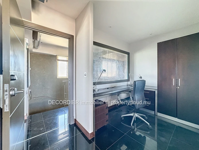Office for sale in the heart of Grand Bay