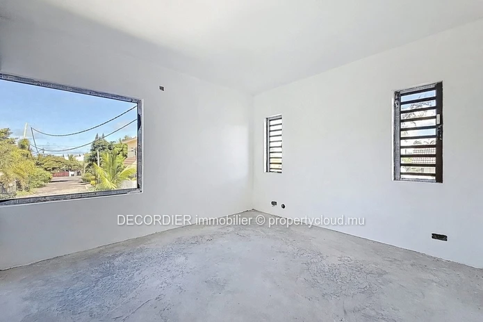 Opportunité Unique – Maison Inachevée À Vendre
