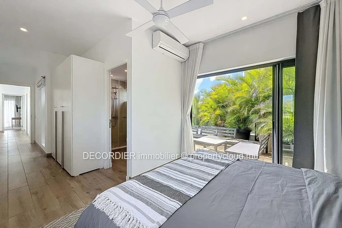 Penthouse with Lagoon & Coin de Mire Views