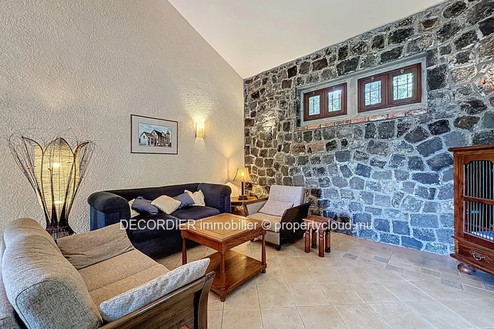 Elegant High-End Family Residence in the Heart of Floréal