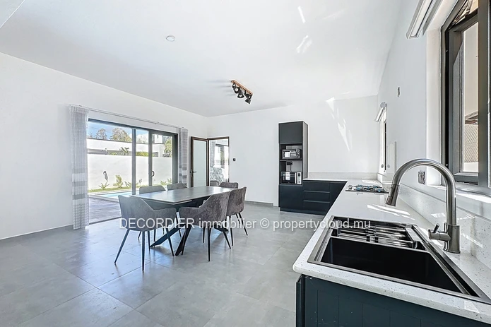 Modern villa with swimming pool – Ideal location, dream lifestyle