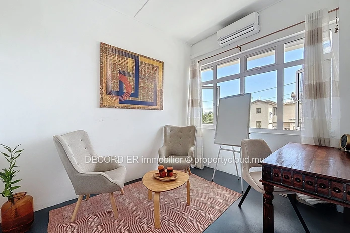 Commercial space for rent – Roches Brunes