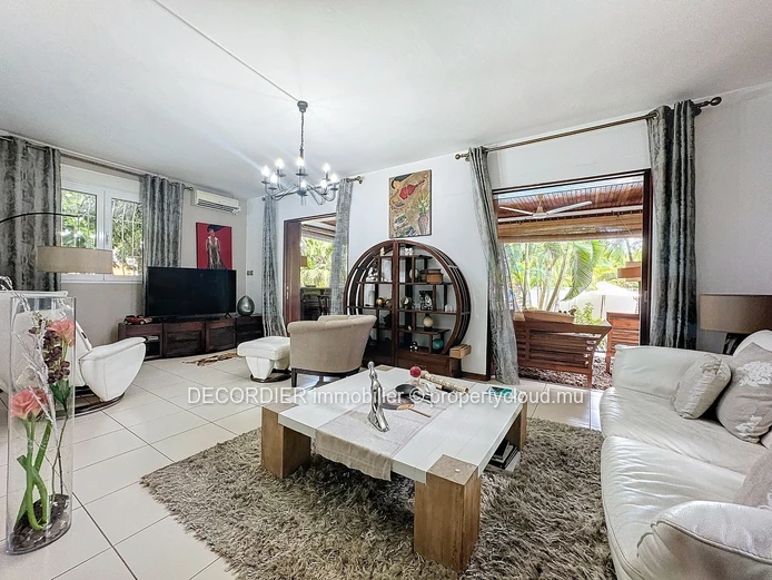 Maison contemporaine avec piscine et jardin - Accessible aux étrangers